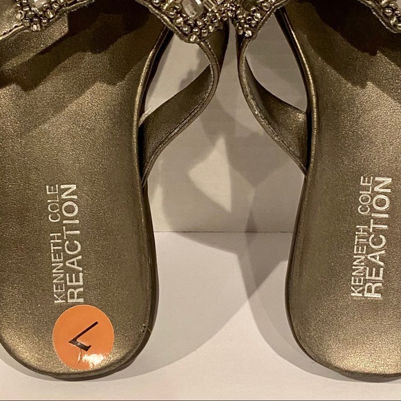 Kenneth Cole Reaction, Size 7M Womens Flip Flops - Picture 3 of 5